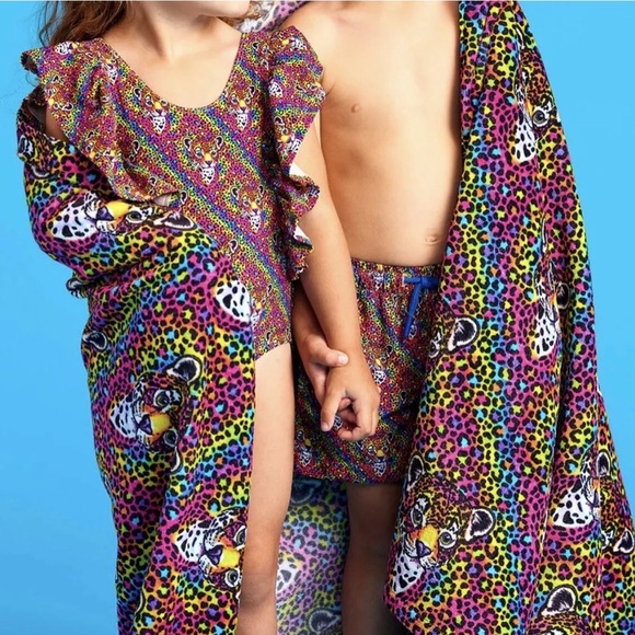 POSH PEANUT X LISA FRANK TOWEL - Picture 6 of 6